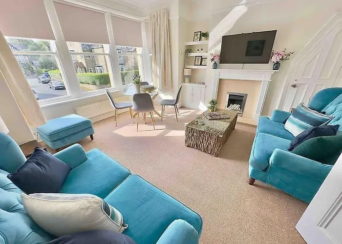 Spacious & Bright 3 Bed *