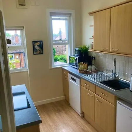 Apartment Spacious & Bright 3 Bed *